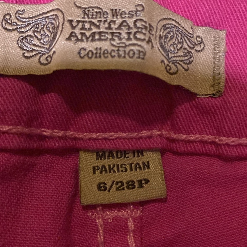 Nine West Vintage Boho Size 6 Denim Magenta Capris Chic & Trendy - Picture 12 of 14